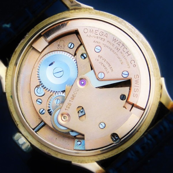 OMEGA The First Legendary “Automatic Chronometer Bumper” 18K