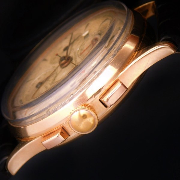 UNIVERSAL GENEVE Triple Calendar & MOONPHASE “TRI-COMPAX