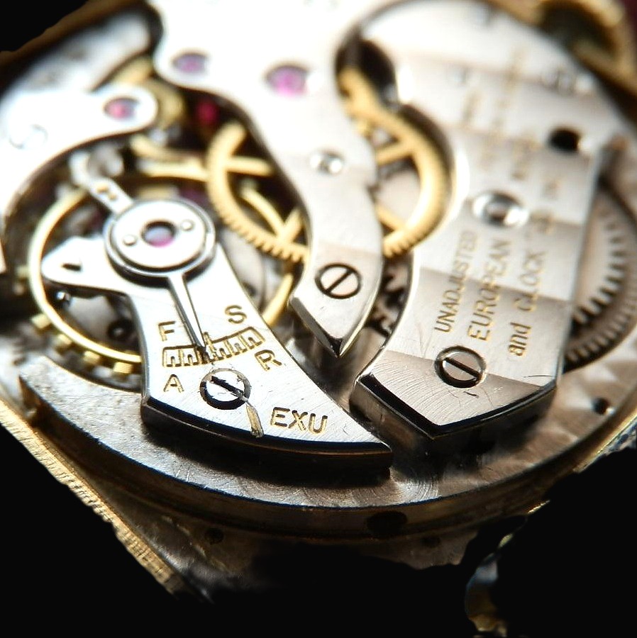18K Solid Square Gold with Fancy Lug ” EWC Cartier EUROPEAN WATCH & CLOCK COMPANY” Cal.417 18金無垢 スクエアーケース ファンシーラグのサムネイル