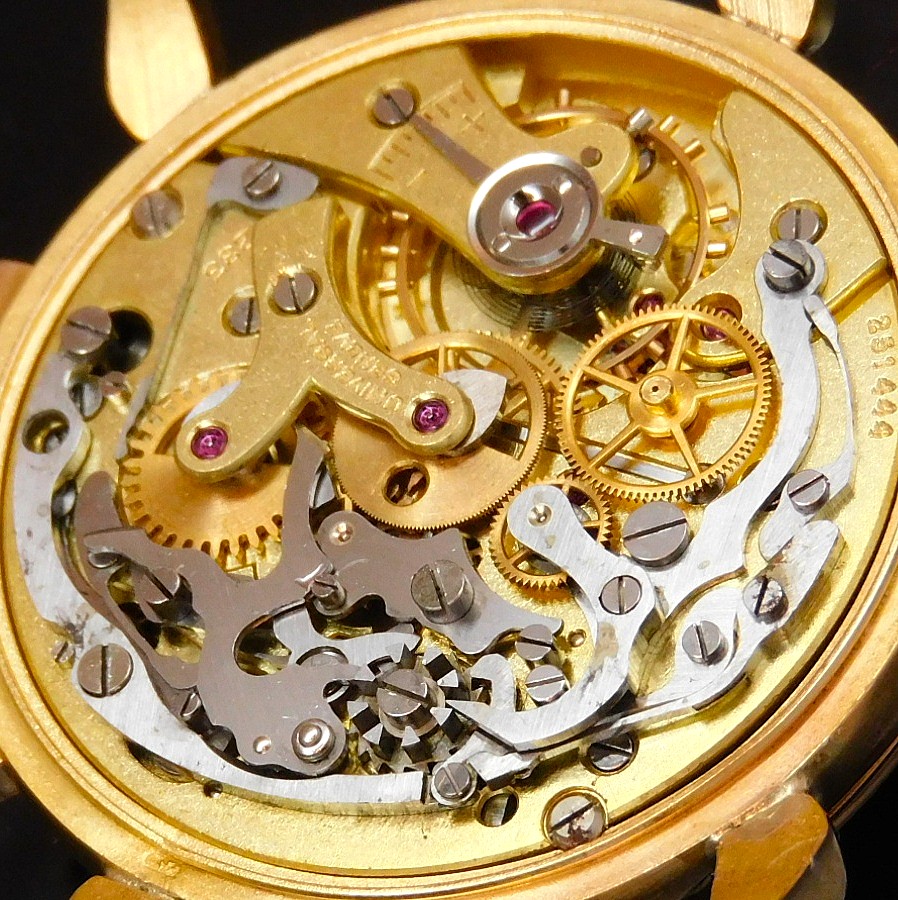 UNIVERSAL GENEVE 18K Solid Red Gold ” COMPAX” Big Horn Lug Ref.12247 Ca.283 ユニバーサルジュネーブ コンパックス Ref.12247 Cal.283 12時間積算計クロノグラフCal.283のサムネイル