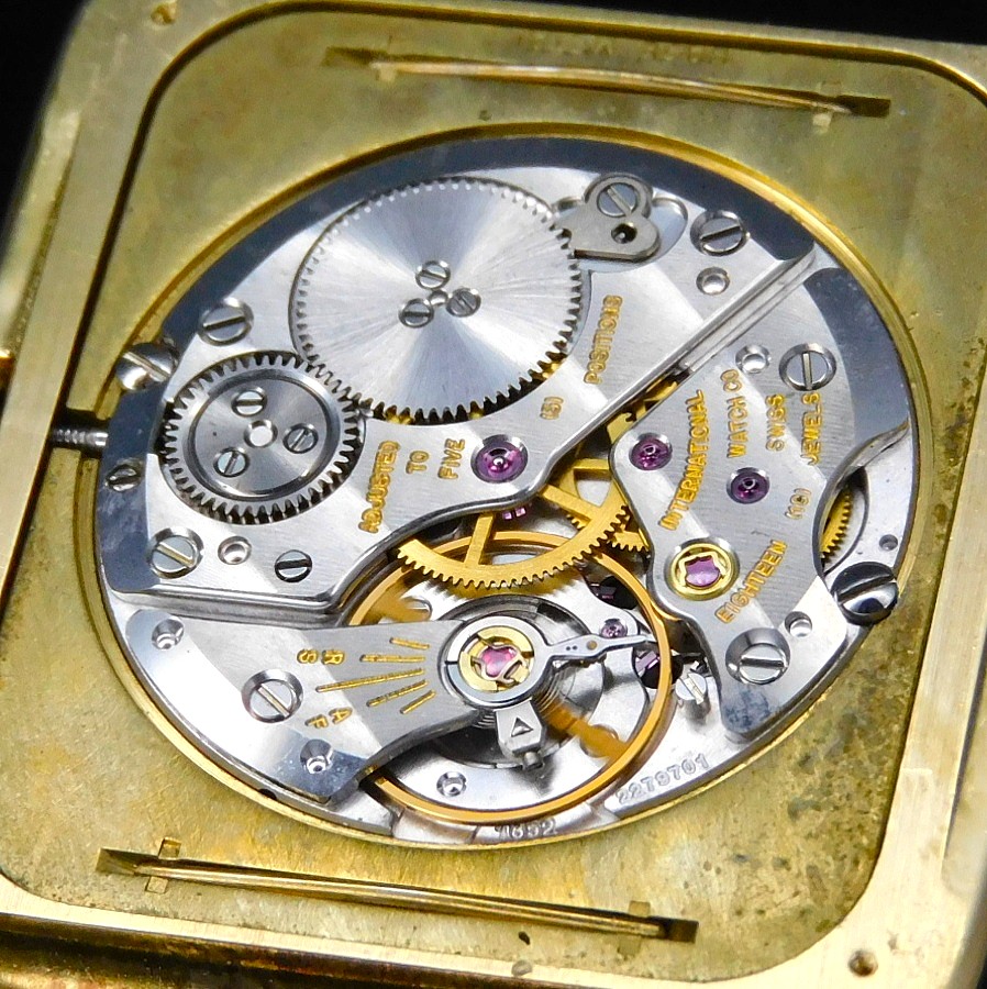 IWC International Watch Company Tank Onix black Diamonds UAE 18k Solid gold Clous de Paris guilloche Ref.2008 Cal.1852 / インターナショナルウオッチカンパニー 18金無垢クールドパリ ブラックオニキス UAE ダイヤモンド 文字盤 のサムネイル